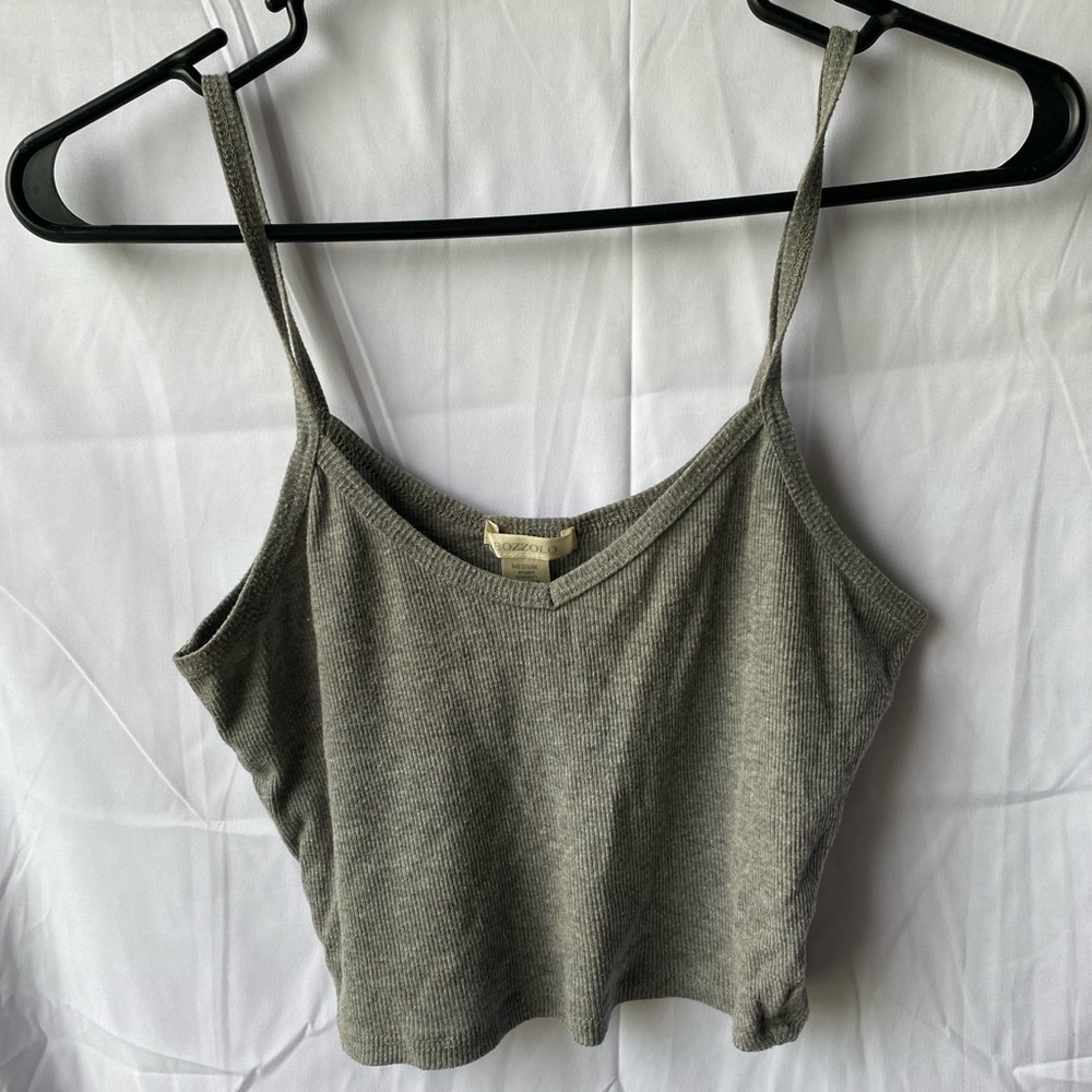 Grey spaghetti strap cropped shirt
